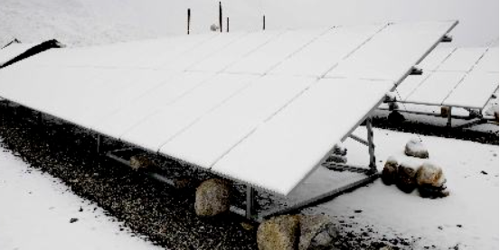 科学家研发太阳能电池板防雪涂层